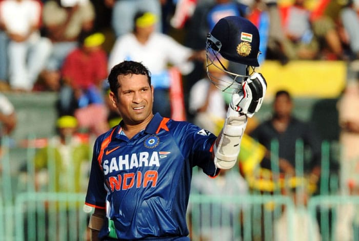 Indian batsman Sachin Tendulkar raises his helmet in the air to celebrate scoring a century, which was his 44th ODI, during the Compaq Cup tri-series final match against Sri Lanka at The R. Premadasa Stadium in Colombo on September 14, 2009. (AFP Photo)