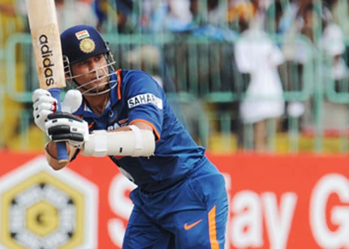 Sachin Tendulkar bats during the Compaq Cup tri-series final match against Sri Lanka in Colombo. (AFP Photo)