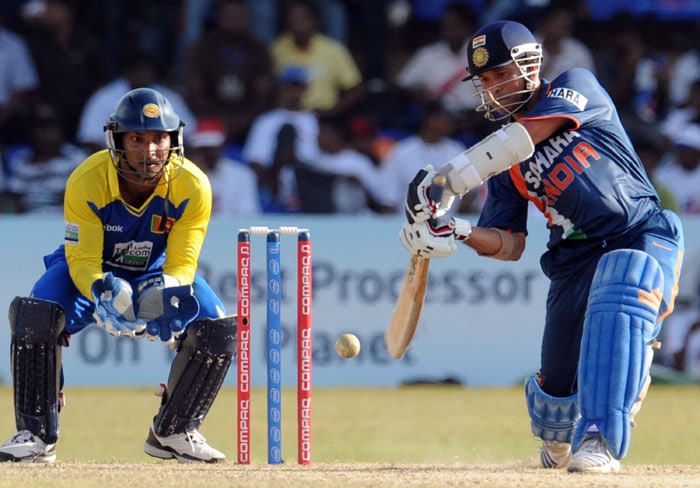 Sachin Tendulkar bats as Sri Lankan captain and wicketkeeper Kumar Sangakkara looks on during the Compaq Cup tri-series final match against Sri Lanka in Colombo. (AFP Photo)