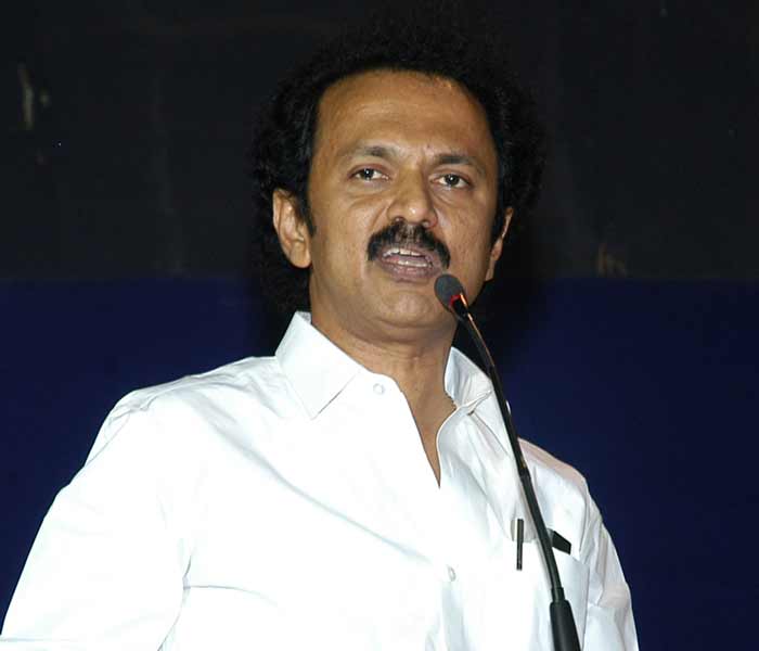 <b>M K Stalin:</b><br><br>Tamil Nadu Deputy Chief Minister M K Stalin will visit Puttaparthi to pay tributes to the spiritual leader.<br><br>He said, "The people of Chennai will be ever grateful to Babaji for his contribution to Krishna water. His holiness Sri Sai Babaji's demise is a great loss to the nation and entire humanity."