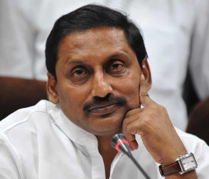 <b>Kiran Kumar Reddy:</b><br><br> The Andhra Pradesh Chief Minister left for Puttaparthi on Sunday to pay his last respects to Sri Sathya Sai Baba.