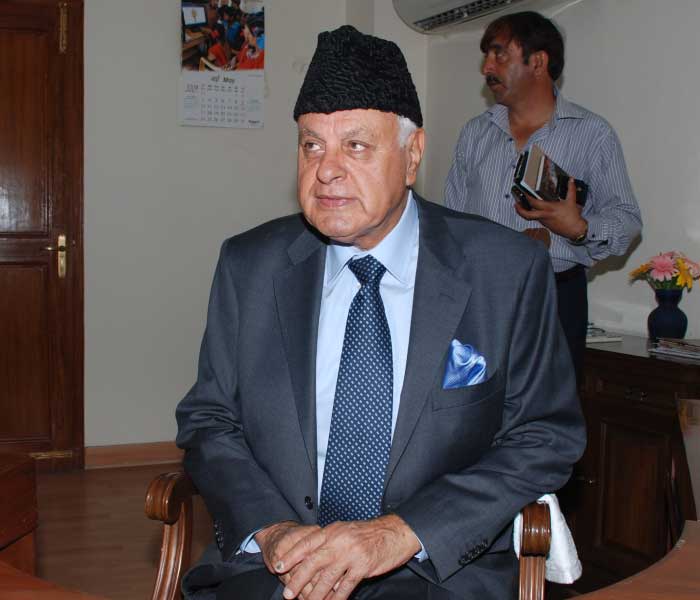 <b>Farooq Abdullah:</b><br><br>"I pray may his soul rest in peace and all his devotees be strong enough to face his death," Union Minister for New and Renewable Energy Farooq Abdullah said.