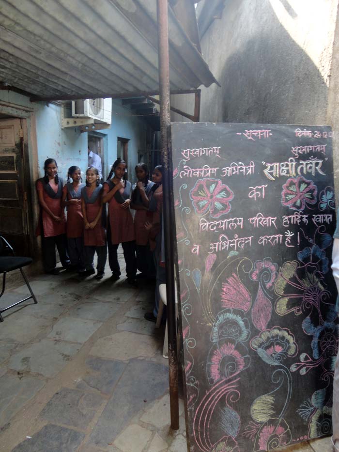 Sakshi Tanwar visits school for SMS