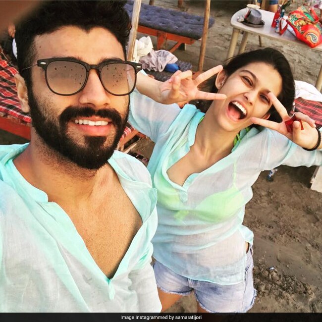 बोल्ड फोटोज के चलते फिर चर्चा में आईं दीपक तिजोरी की बेटी बोल्ड फोटोज के चलते फिर चर्चा में आईं दीपक तिजोरी की बेटी
