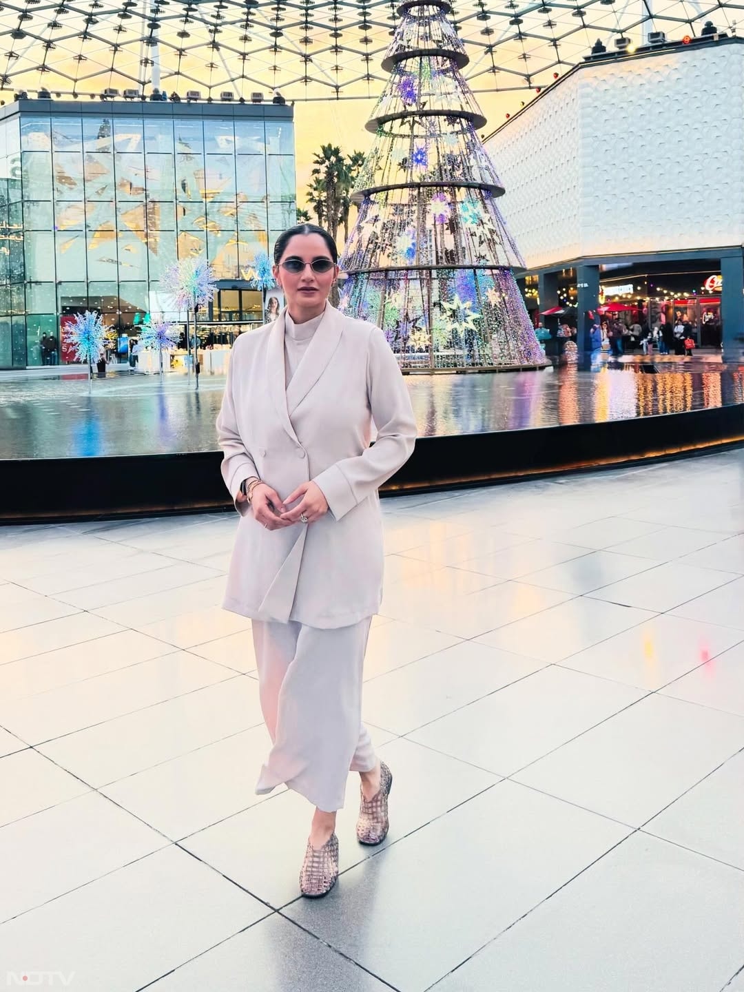 सानिया अब दुबई में रहती हैं और देश में इवेंट्स या फिर किसी काम के सिलसिले में नजर आती हैं. mirzasaniar/Instagram