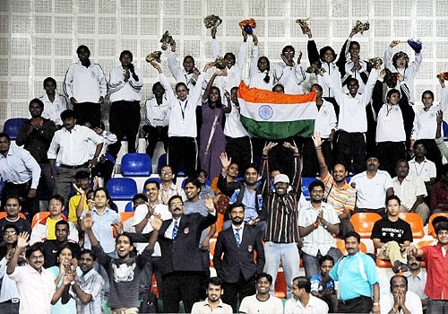 <span class="lh16 fa fs12 fb">Supporters cheer for Saina Nehwal during her women's singles match against Anastasia Prokopenko at The World Badminton Championship at The Gachibowli Stadium in Hyderabad. (AFP Photo)</span>