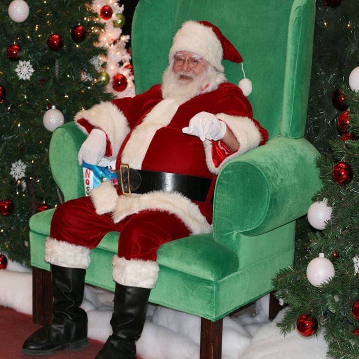 Santa Claus smiles as he greets shoppers at the Ithaca Mall in Ithaca, New York, Nov. 24, 2010. The mall opened before the crack of dawn on Black Friday, the day after Thanksgiving and often the busiest shopping day of the year, offering one-day sales and ushering in the Christmas shopping season. (Photo courtesy: AP)