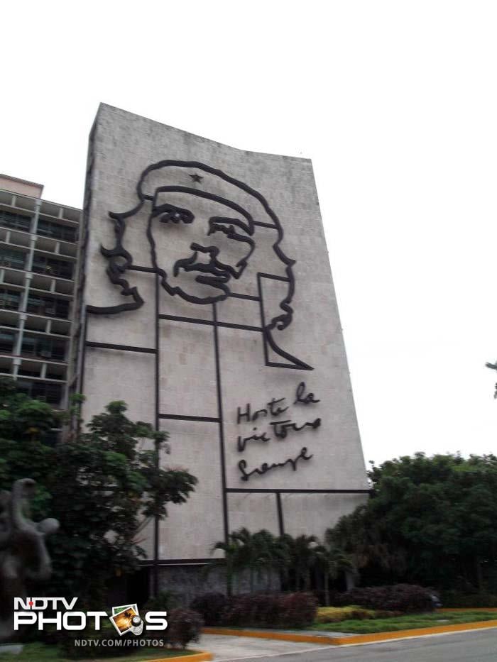 A stylized image of Che overlooks the Plaza de la Revoluci�n ('Revolution Square') in Havana, where political rallies take place. Many government ministries, and other buildings, are located in and around the Plaza. Under the famous Che Guevara image is printed his well-known slogan 'Hasta la Victoria Siempre'. (Photo courtesy: Sarah Jacob & Melody Weinstein)