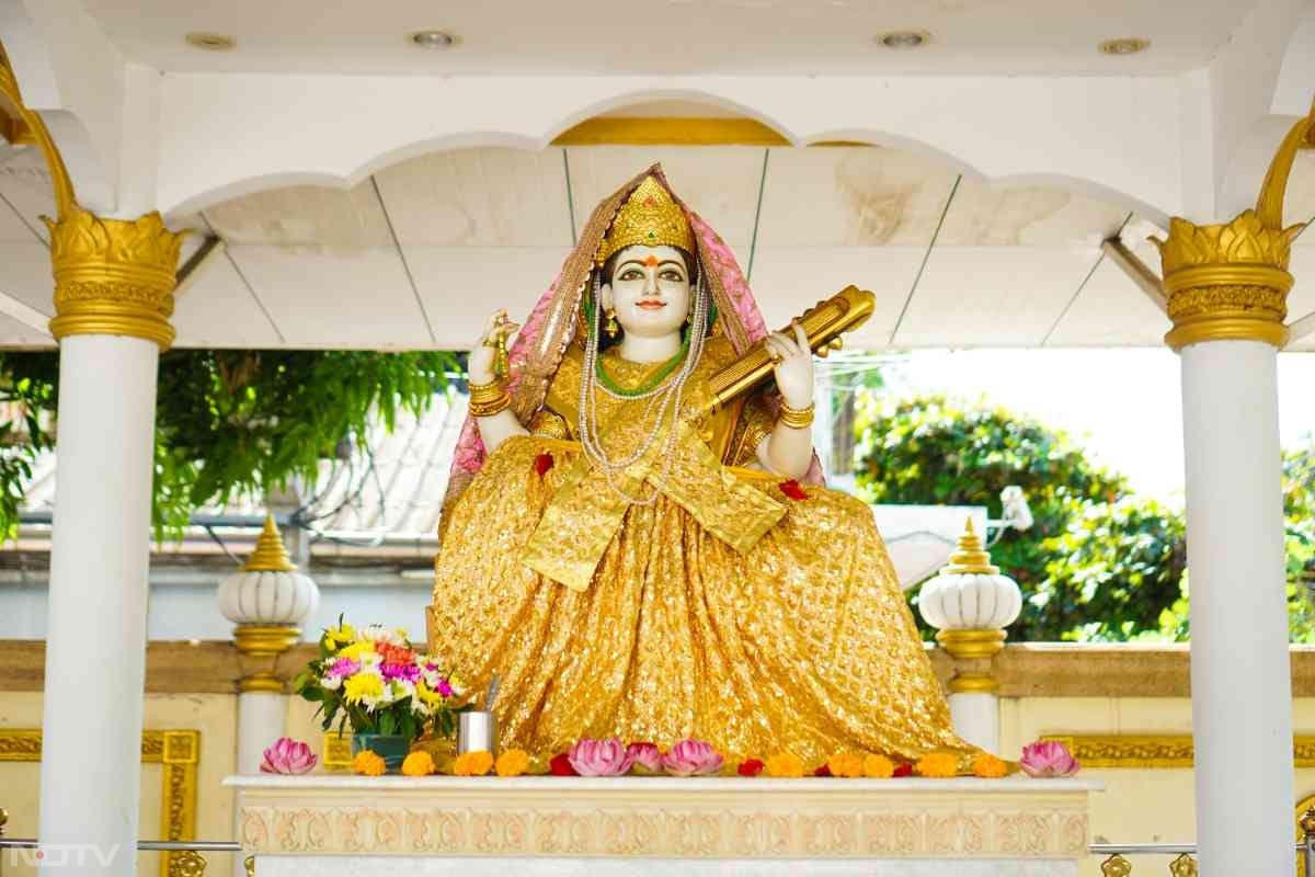 माना जाता है कि बसंत पंचमी के दिन ही मां सरस्वती की उत्पत्ति हुई थी. इसलिए हर साल बसंत पंचमी के दिन छात्र विशेष रूप से मां का पूजन करते हैं. Pic Credit- Pexels