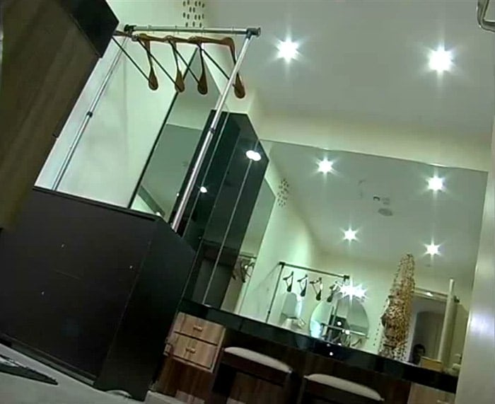 <b>A BANK WITH CHANGING ROOMS?:</b><br><br> The customers can change in the  'Opal' dressing room attached to the 'Topaz' locker room. These will be useful for late night function goers as they would not have to take the valuables home.