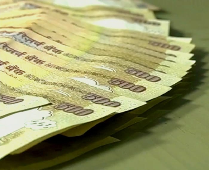 <b>FOR CROREPATIS ONLY:</b><br><br> While it's rivals offer services like private bankers, portfolio management and other customized offerings....SBI has launched a 'crorepati only' branch in Hyderabad called "Kohinoor Banjara Premium Banking Centre" (named after the famed Kohinoor diamond) where the criterion to open an account is fairly simple: a minimum opening balance of Rs 1 crore.<br><br> And yes...you must have an invitation from the bank too.