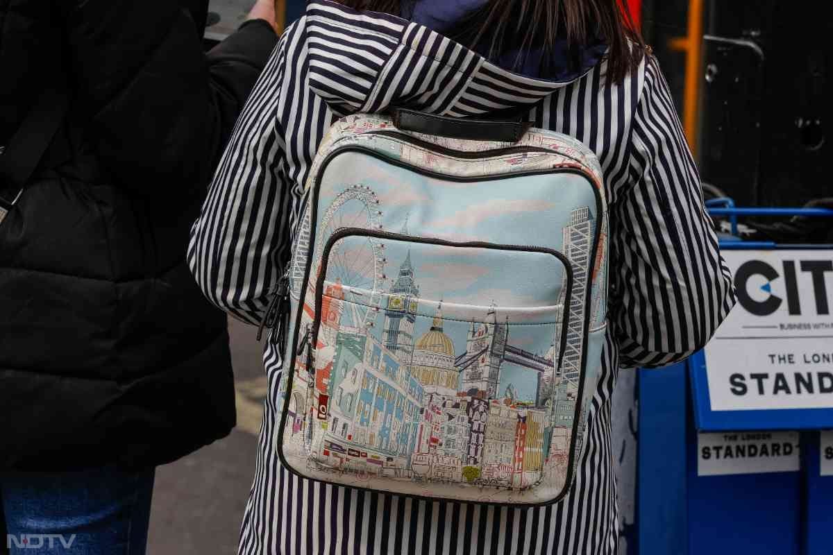 क्लास 11-12 - इस दौरान बच्चे का 3.5 से 5 किलो वजन तक का ही बैग होना चाहिए.