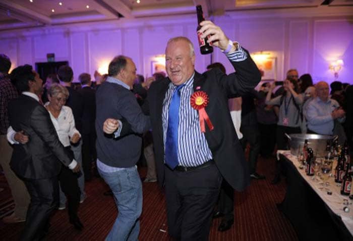 Pro-union supporters celebrate during a 'Better Together' referendum event in Glasgow, Scotland, on September 19, 2014.