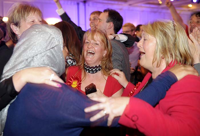 Pro-union supporters celebrate during a 'Better Together' referendum event in Glasgow, Scotland, on September 19, 2014.