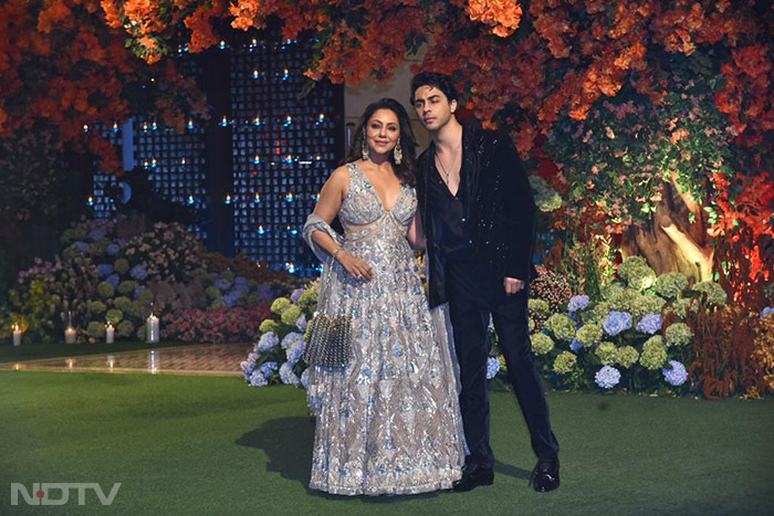 Aryan Khan accompanied his mother Gauri at Anant Ambani's engagement.