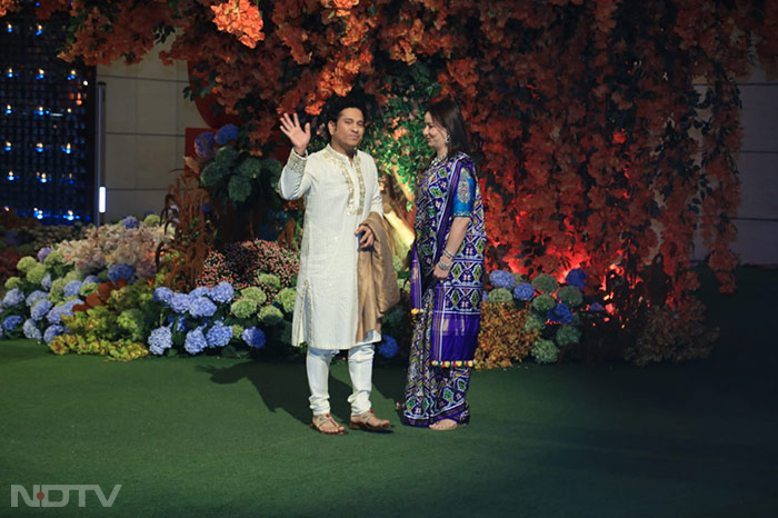 Cricket legend Sachin Tendulkar chose ethnic for the occasion, he was accompanied by his wife Anjali.