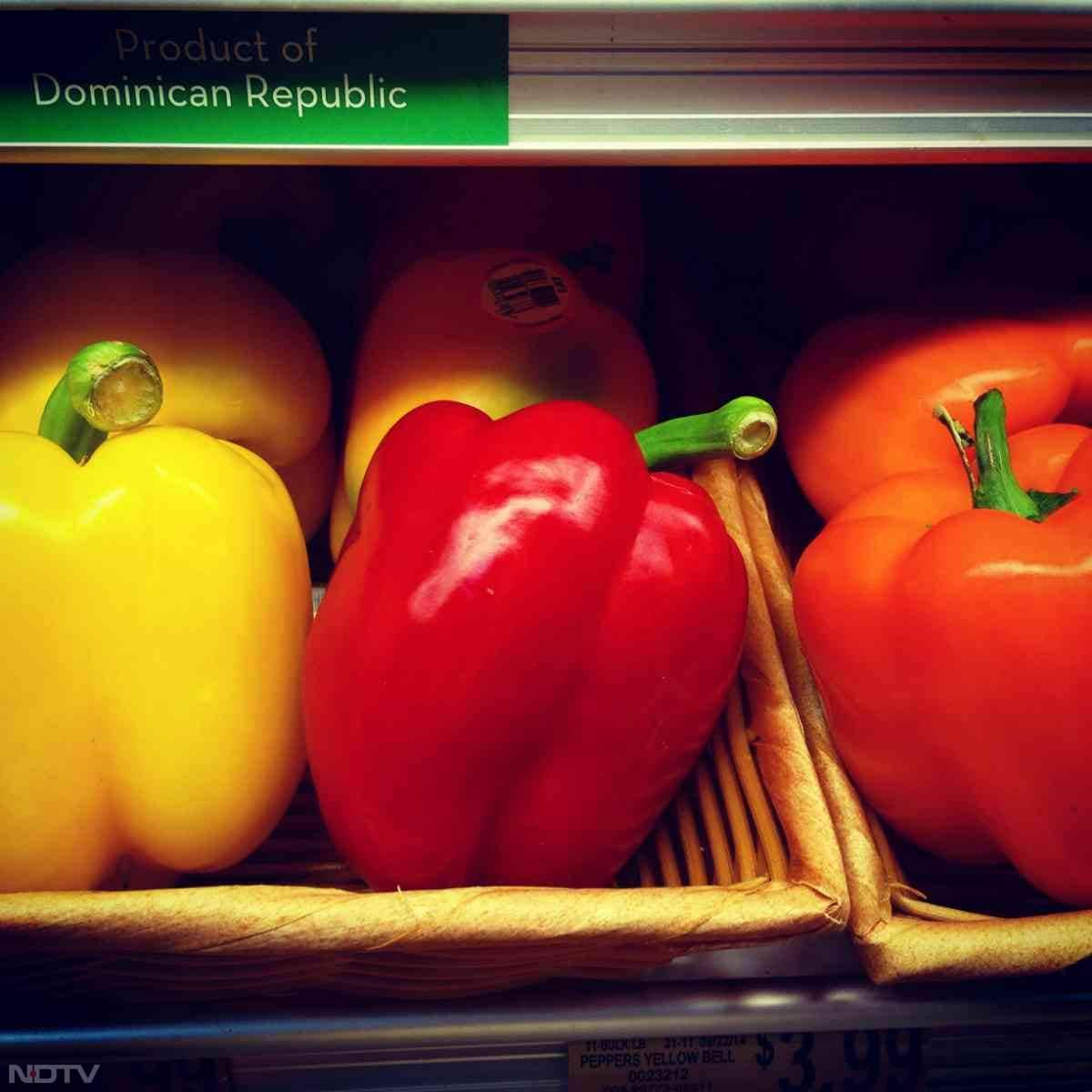 शिमला मिर्च में एंटी-इंफ्लामेटरी गुण होते हैं, जो सूजन को कम कर सकते हैं.