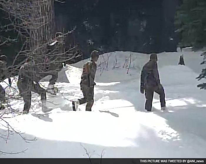 Army Soldiers Training For High Altitude Rescue in Gulmarg: 5 Pics