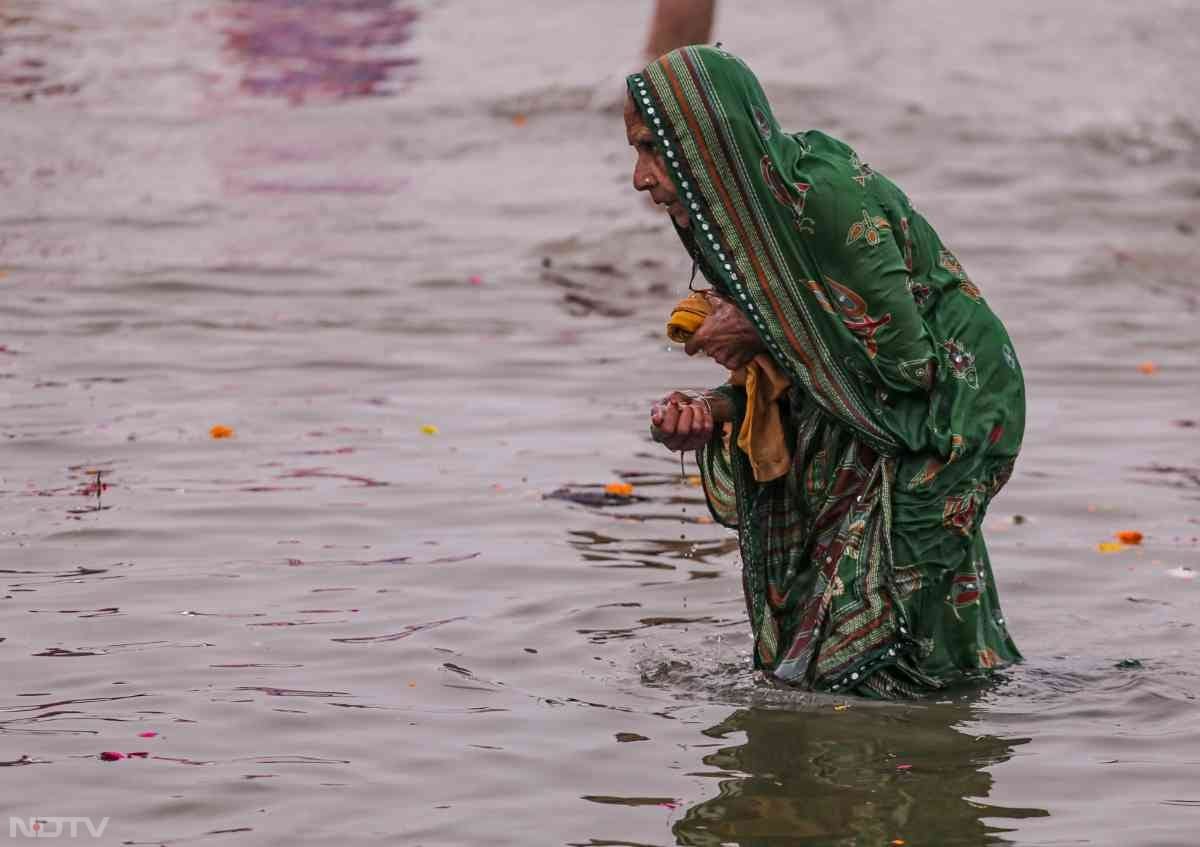 तीन जनवरी को शुरू हुआ यह मेला 15 फरवरी को सम्पन्न होगा. इस दौरान लाखों भक्तों के संगम में पवित्र डुबकी लगाने की उम्मीद है.
