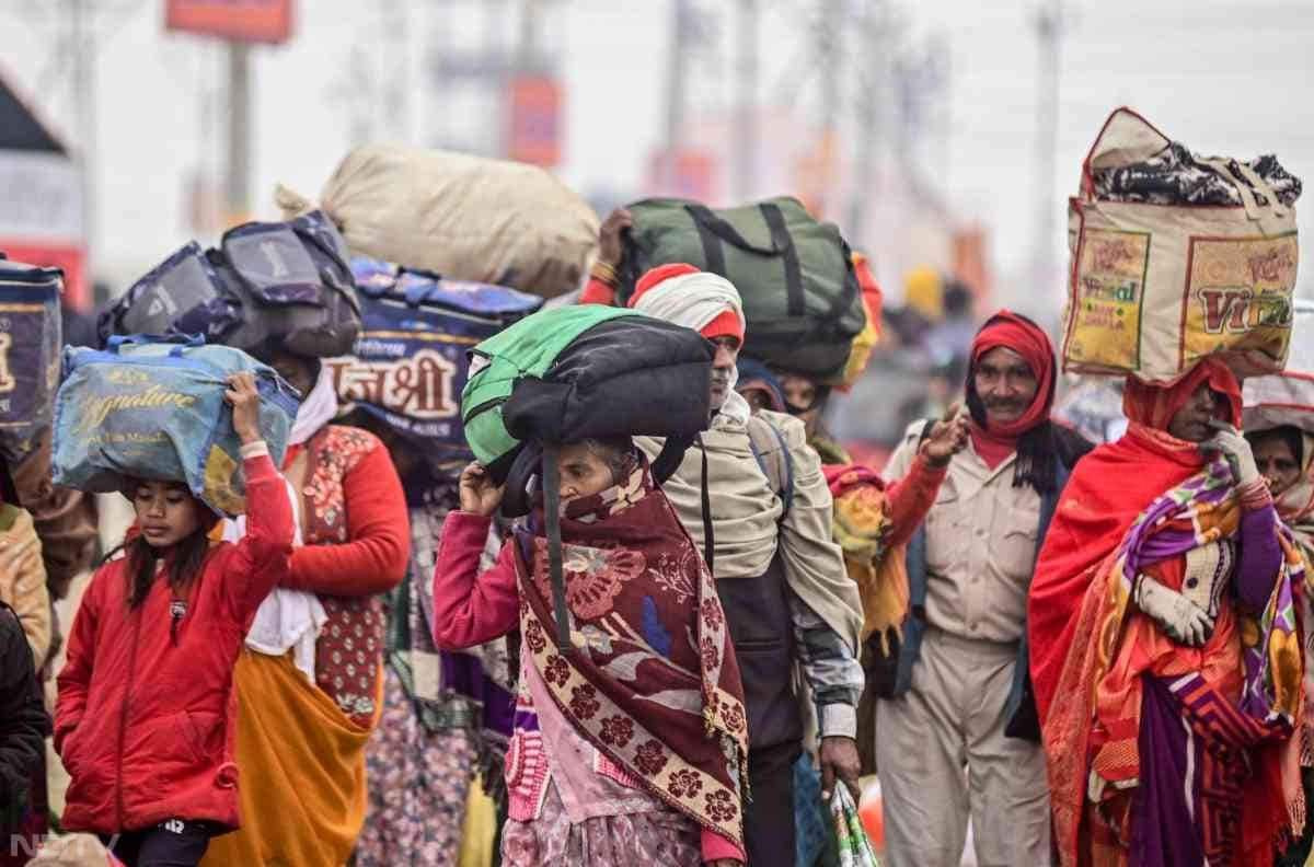 माघ मेला सदियों से एक ऐसा मंच रहा है, जहां साधु-संत तपस्या और आध्यात्मिक अनुशासन के अलग-अलग और अक्सर बहुत कठिन रूप दिखाते हैं. वे देश भर से तीर्थयात्रियों और भक्तों को आकर्षित करते हैं.