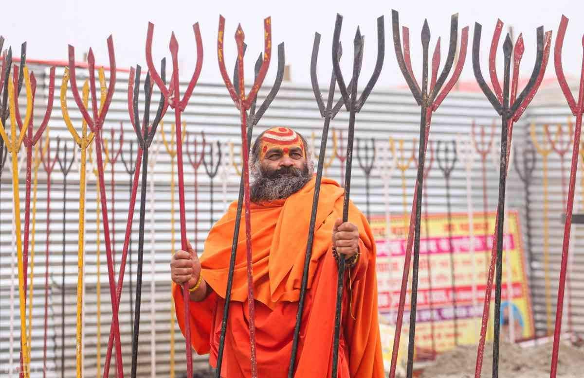 माघ मेले में इस साल लाखों भक्तों के संगम में पवित्र डुबकी लगाने की उम्मीद है.