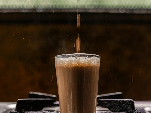 रात को चाय पीने की आदत से हो सकती हैं ये बीमारियां