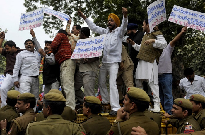 New Delhi condemned the "barbaric act", which came just days before India and Pakistan are to resume dialogue for the first time since the Mumbai attacks in November 2008, which suspended peace talks between the arch rivals. (AFP Photo)