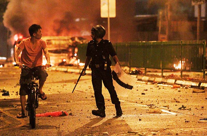 Singapore\'s Little India riots over man\'s death, 27 arrested