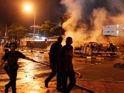 Photo : Singapore's Little India riots over man's death, 27 arrested