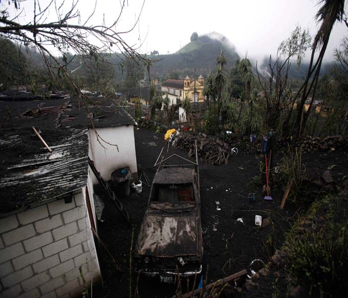 Crews probe Guatemala sinkhole as neighbours flee