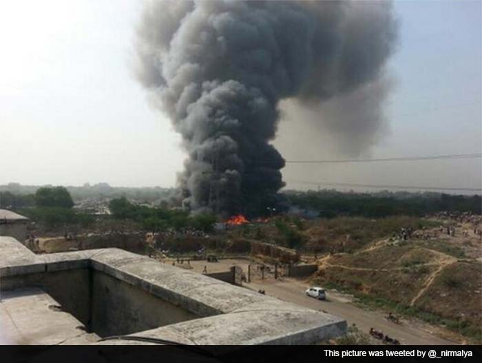 Huge fire in slum in South Delhi, nearly 30 fire engines deployed