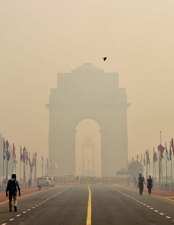Worst Smog In 17 Years Chokes Delhi