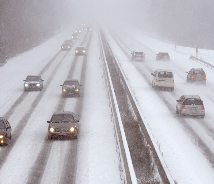 Cars are driving along the snow-covered highway near Reken, western Germany on December 20, 2009. Temperatures are said to rise again in Germany during the next few days. (AFP Photo)