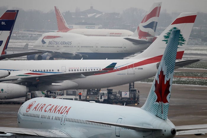 Heathrow's boss announced Wednesday he would give up his hefty bonus this year after the world's busiest international airport was crippled by snowy conditions. Air and train travel throughout Europe finally began to return to normal.(Photo courtesy: AP)