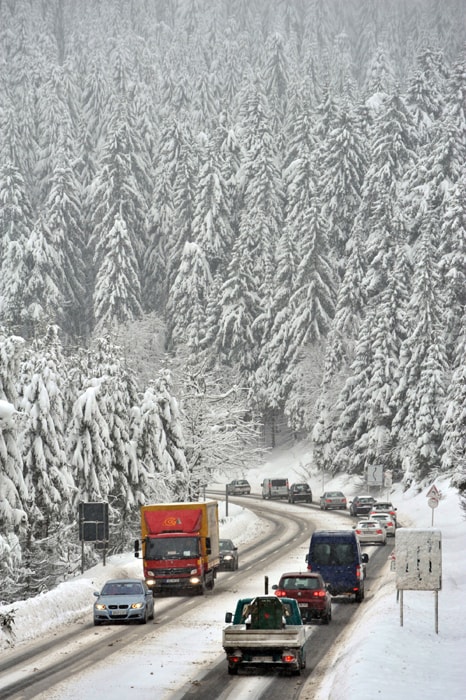 Cars and trucks make their way through a completely snow-covered landscape on December 14, 2010 near Oberhof, eastern Germany, as heavy snowfalls made transport conditions difficult in the eastern and the western part of the country. (AFP Photo)