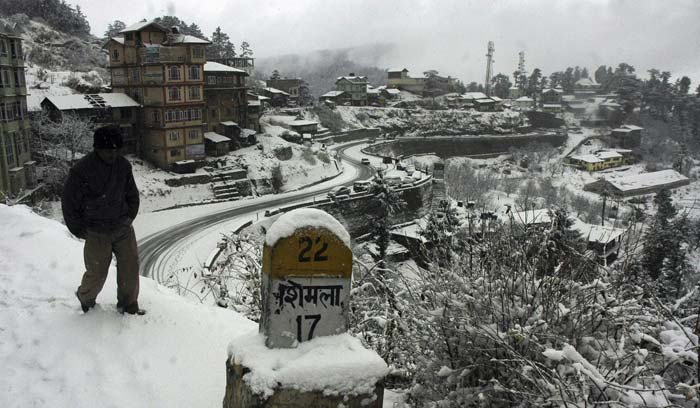 It\'s snowing in North India