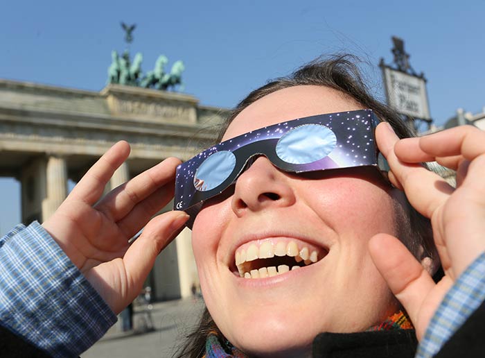 Diamond Ring Thrills Skygazers as Solar Eclipse Sweeps Across Atlantic