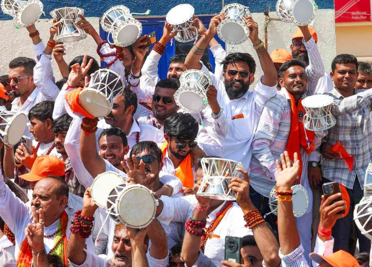 यह आयोजन पुनर्निर्मित सोमनाथ मंदिर के उद्घाटन के 75 वर्ष पूरे होने के मौके पर किया गया. भक्ति और श्रद्धा से भरे इस महोत्सव में बड़ी संख्या में श्रद्धालु शामिल हुए और सनातन परंपराओं का भव्य स्वरूप देखने को मिला.