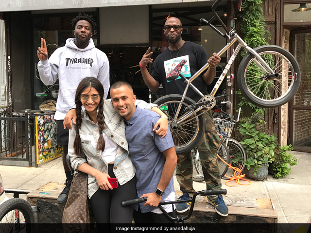 Photos में देखें सोनम कपूर ने कैसे मनाया 'ब्वॉयफ्रेंड' का बर्थडे