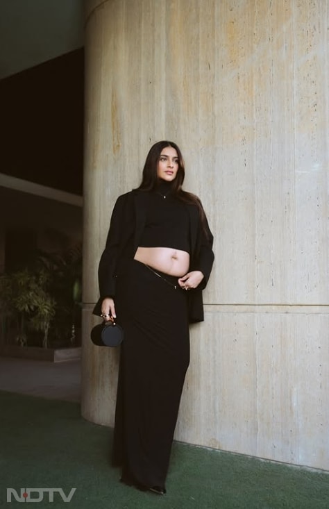 मामाज़ डे आउट के लिए सोनम कपूर ने एक बेहद क्लासी और कॉन्फिडेंट लुक चुना है.