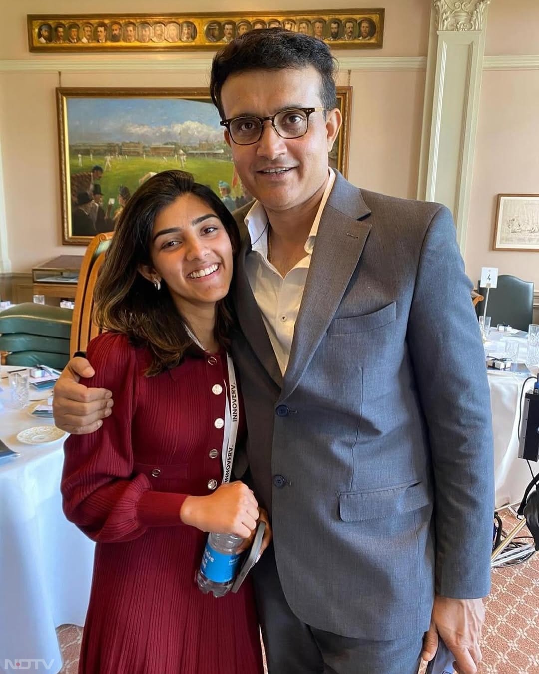 खबरों के मुताबिक, सौरव गांगुली की बेटी लंदन की एक फर्म में बतौर कंसल्‍टेंट काम करती हैं. dona_ganguly_39/Instagram