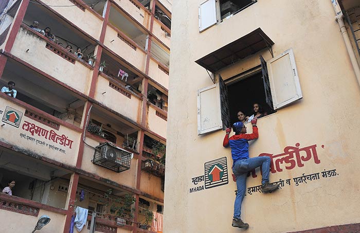 \'Spiderman\' on campaign trail in Mumbai