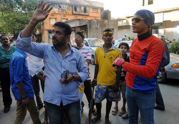 \'Spiderman\' on campaign trail in Mumbai