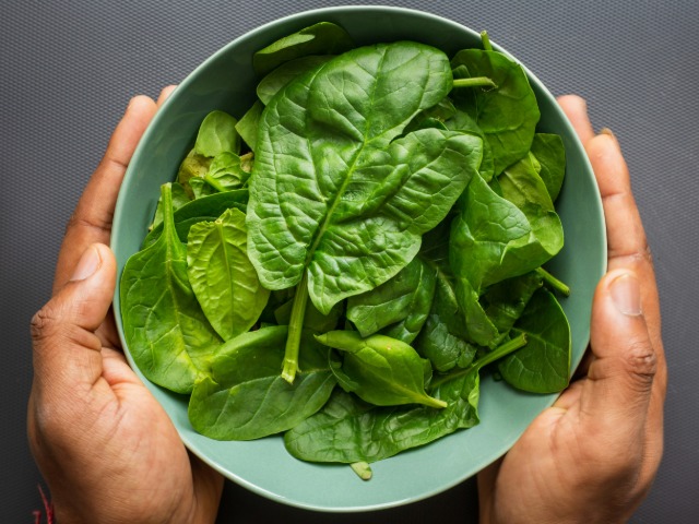 पालक खाने से मिलते हैं सेहत को ये बढ़िया फायदे