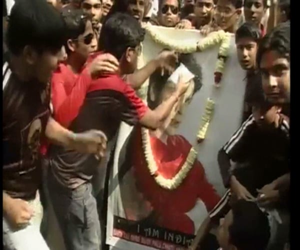 A sell-out crowd greeted <i>My Name Is Khan</i> in West Bengal. The film released in 131 cinema halls across the state without any trouble.<br><br>Cheering fans of the star filled the halls for the first show.<br><br>Shah Rukh Khan owns the IPL team Kolkata Knight Riders. (NDTV Photo)