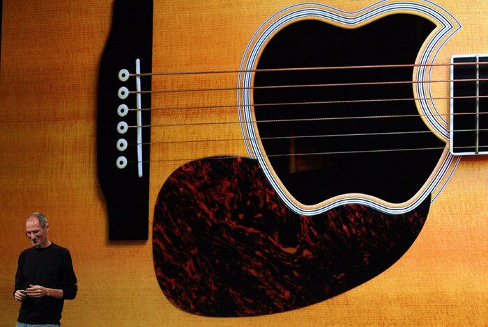 <b>From All Things D: </b>Technology journalist Walter Mossberg on the Steve Jobs he knew. He calls Jobs "a historical figure on the scale of Thomas Edison". 
<a rel="nofollow" href="http://allthingsd.com/20111005/the-steve-jobs-i-knew/">http://allthingsd.com/20111005/the-steve-jobs-i-knew/</a>