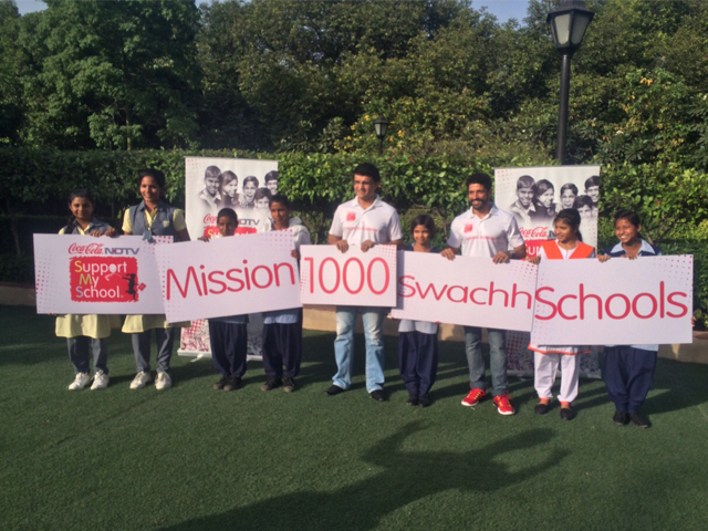 Photo : Sourav Ganguly and Farhan Akhtar Celebrate Makeover of 500 Schools in India