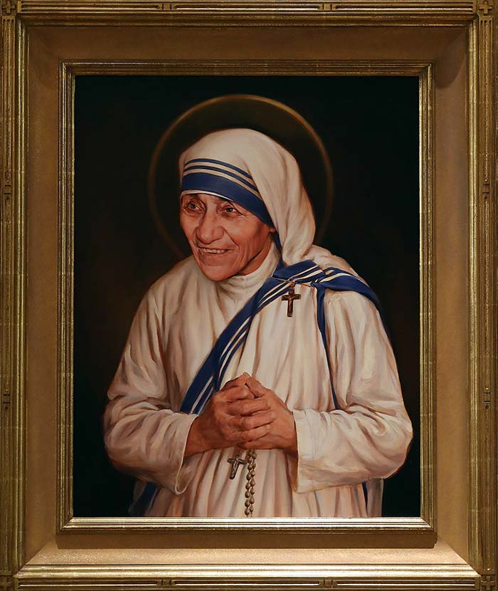 The official canonization portrait of Mother Teresa, is unvieled during ceremony at The Saint John Paul II National Shrine, September 1, 2016 in Washington, DC.