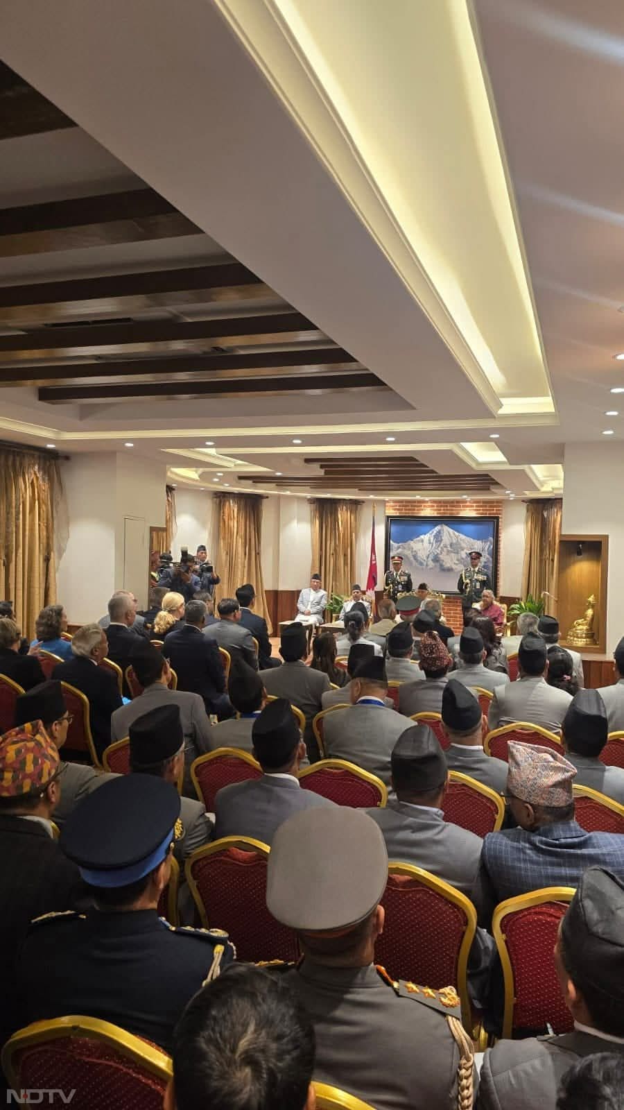 नेपाल में भ्रष्टाचार और सोशल मीडिया मंचों पर प्रतिबंध के खिलाफ हाल में हुए ‘जेन जेड' प्रदर्शन में एक भारतीय नागरिक सहित कम से कम 51 लोगों की मौत हुई है. ओली के प्रधानमंत्री पद से इस्तीफा देने के बाद नेपाली सेना ने सुरक्षा स्थिति को अपने नियंत्रण में ले लिया.