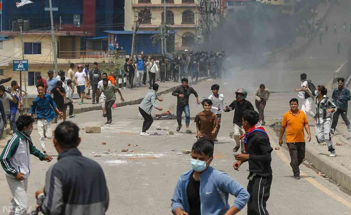 समाचार पोर्टल 'माई रिपब्लिका' की खबर में होटल एसोसिएशन नेपाल (एचएएन) के हवाले से कहा गया है कि काठमांडू का हिल्टन होटल हिंसा से सबसे ज्यादा प्रभावित हुआ, जहां आठ अरब रुपये से अधिक का नुकसान दर्ज किया गया है.